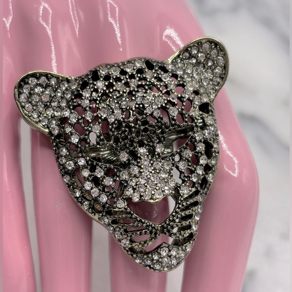 Chunky Crystal Cougar Animal Face Ring with Stretch Band - Picture 4 of 6